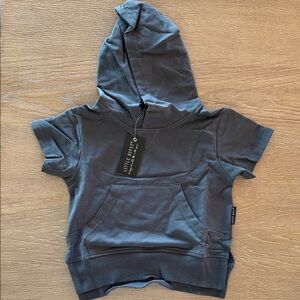 Little Bipsy Short-Sleeve Hoodie in Charcoal Gray